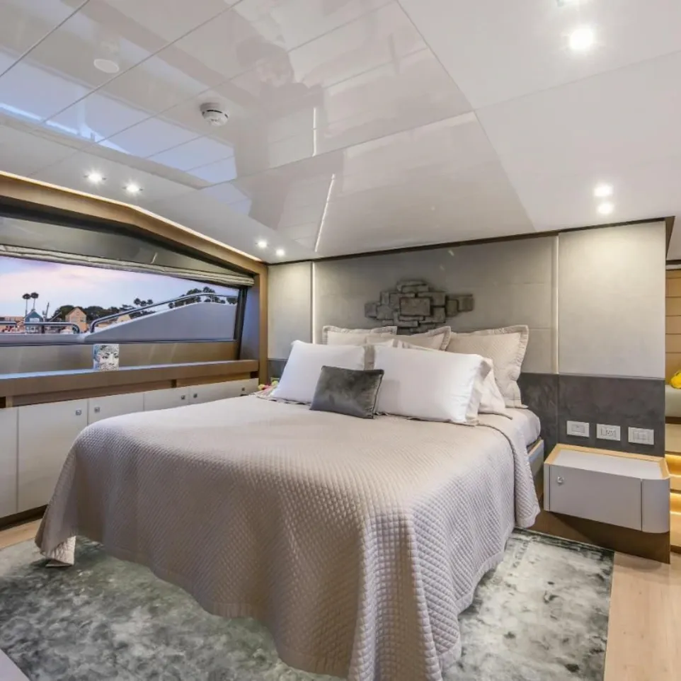 Ferretti image 4