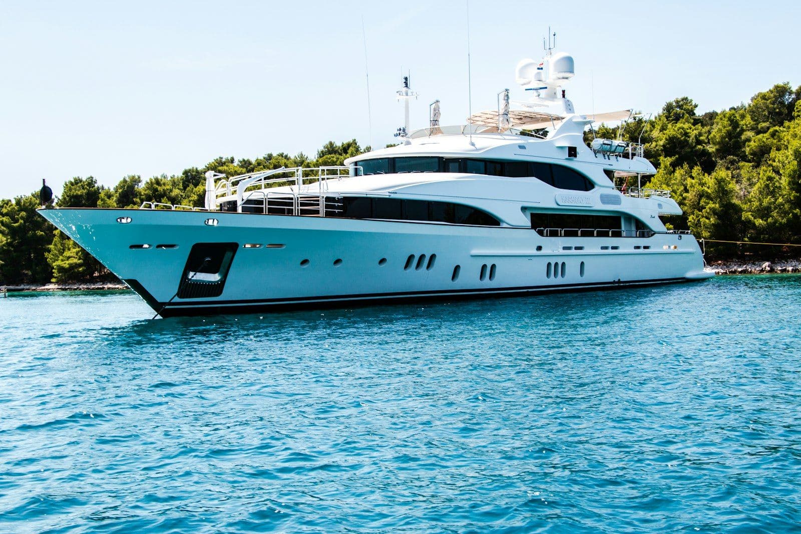 Yachts & Catamarans