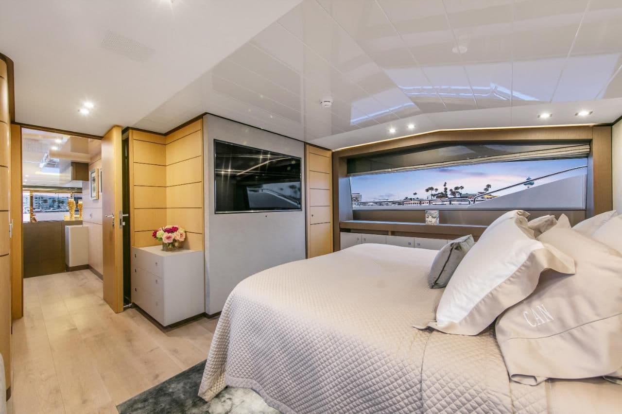 Ferretti image 7