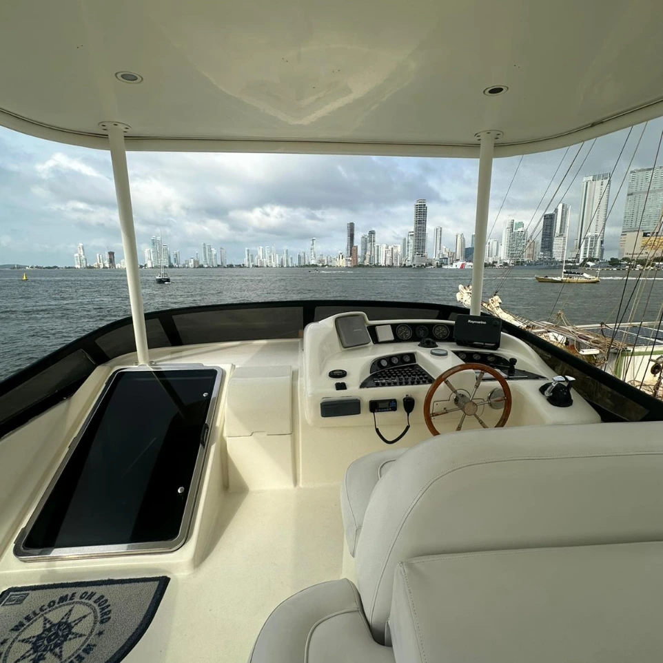 Star Land Private Yacht Experience by Millan Experiences