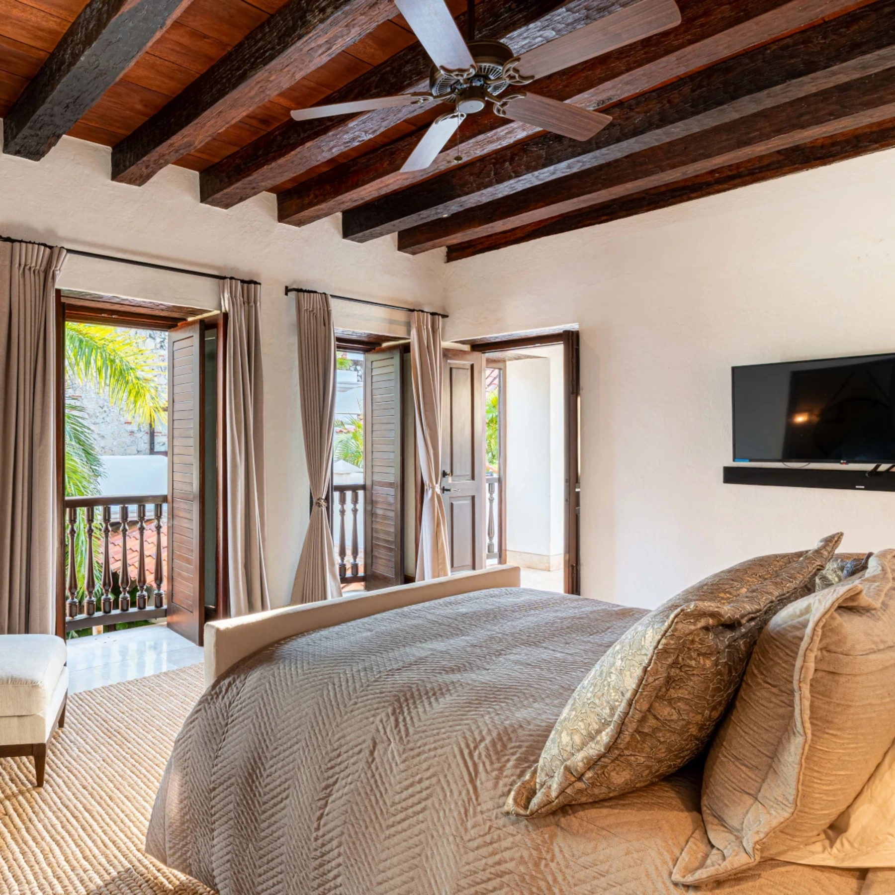 Casa Clinton Luxury Villa by Millan Experiences