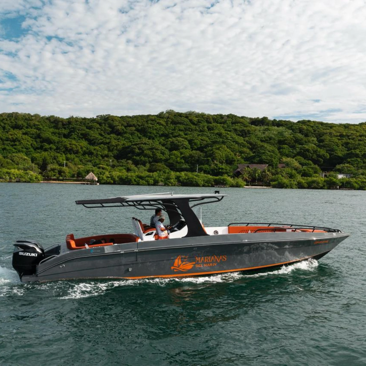 Marianas IV private speedboat experience in Cartagena by Millan Experiences